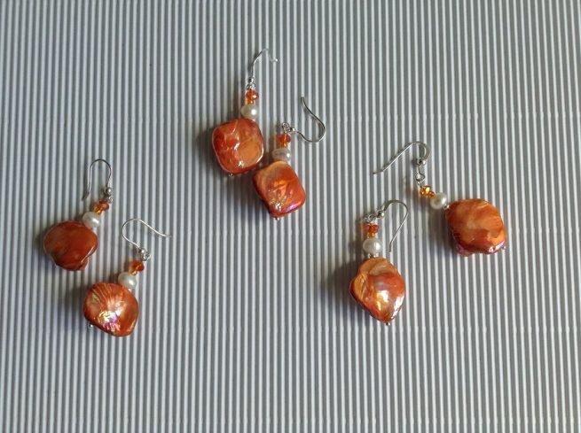 Orecchini LUMINOSA ARANCIONE in madreperla e argento - immagine 2