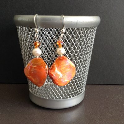 Orecchini LUMINOSA ARANCIONE in madreperla e argento