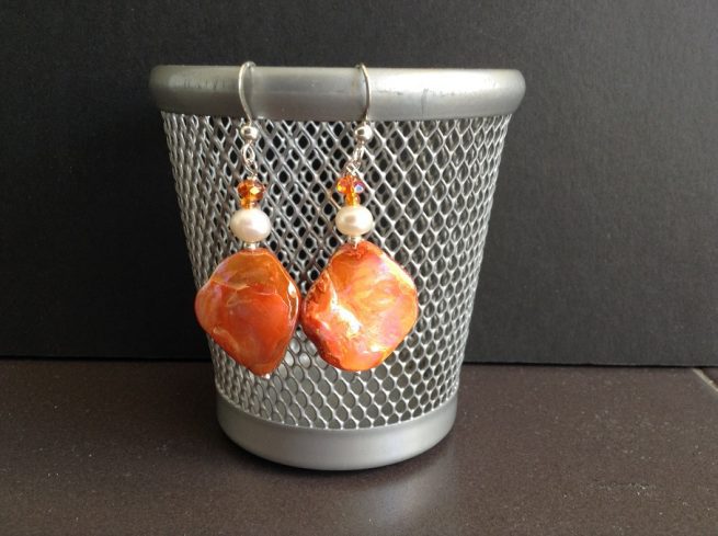Orecchini LUMINOSA ARANCIONE in madreperla e argento