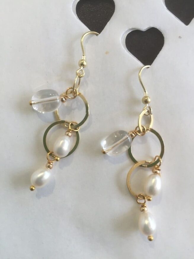 orecchini argento dorato perle nome Mizar sfondo carta cuori foto principale