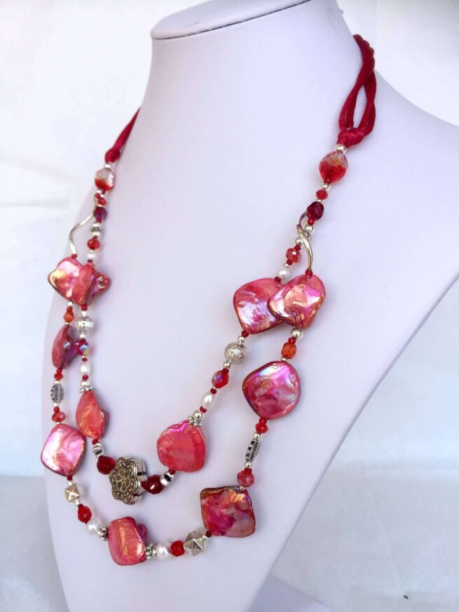 Collana LUMINOSA ROSSA in madreperla e Pietre dure - immagine 2