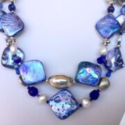 collana blu madreperla due fili pietre dure perle di nome LUMINOSA BLUETTE particolare centrale