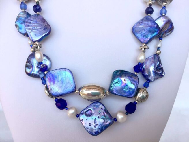 collana blu madreperla due fili pietre dure perle di nome LUMINOSA BLUETTE particolare centrale