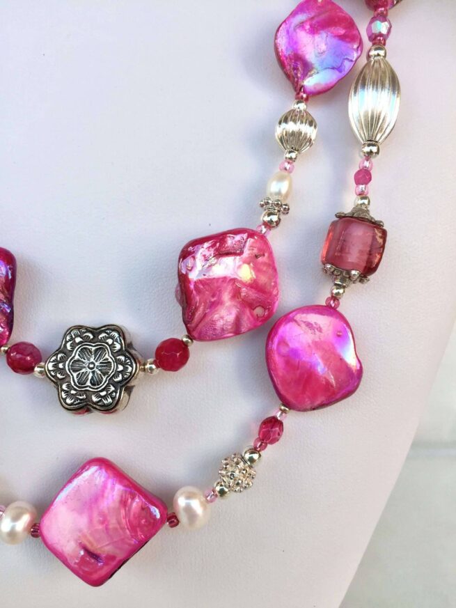 collana fucsia madreperla due fili perle agata cristalli di nome Luminosa Fucsia particolare dx