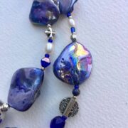 collana blu madreperla due fili pietre dure perle di nome LUMINOSA BLUETTE particolare primo piano