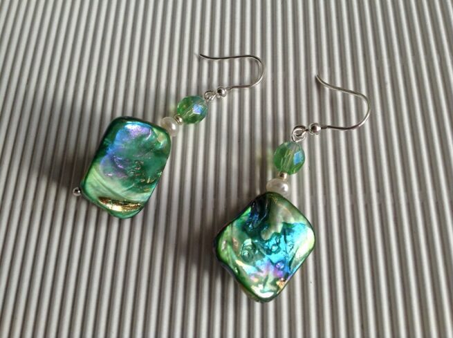 Orecchini LUMINOSA VERDE in madreperla e argento - immagine 2
