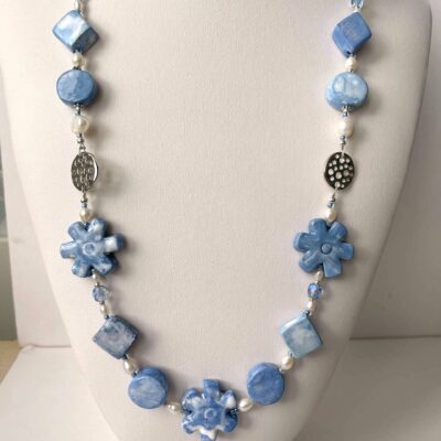 collana azzurra ceramica chiamata Myosotis foto principale_1