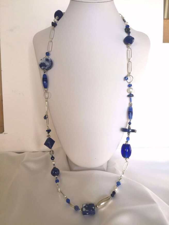 Collana lunga blu ONDA in Pietre dure e ceramica - immagine 4