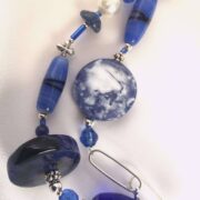 Collana lunga blu ONDA in Pietre dure e ceramica - immagine 3