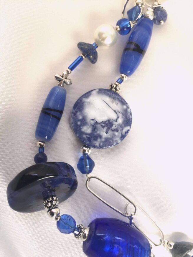 Collana lunga blu ONDA in Pietre dure e ceramica - immagine 3