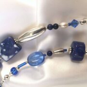 collana blu pietre dure ceramica a mano nome Onda particolare