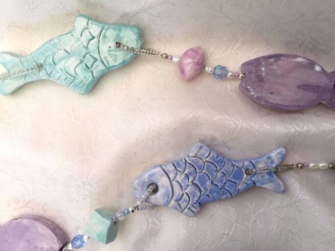 Collana MOOREA con pesci in ceramica lavorata a mano - immagine 4