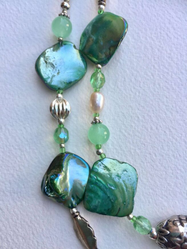 Collana LUMINOSA VERDE in madreperla e Pietre dure - immagine 3