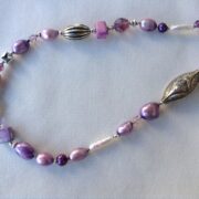 Collana PENSÉE lunga in perle lilla - immagine 5