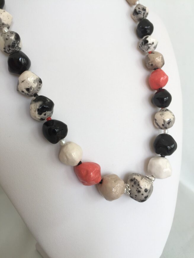 Collana THE MILAN STYLE rossa nera e bianca in ceramica - immagine 3