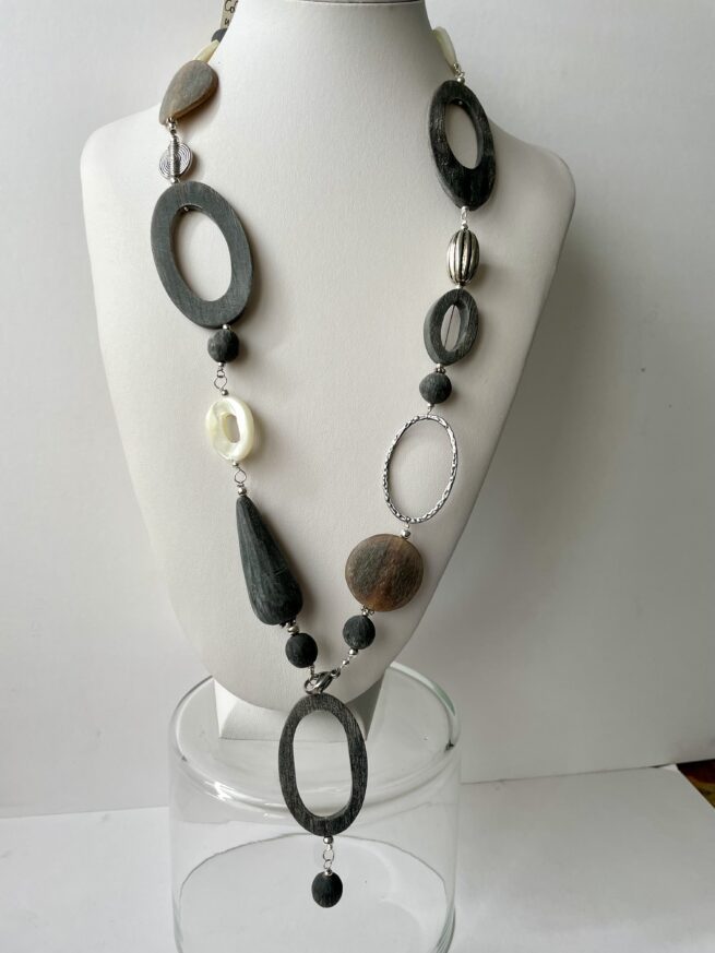 Collana FRIDA lunga in corno grigio naturale - immagine 6