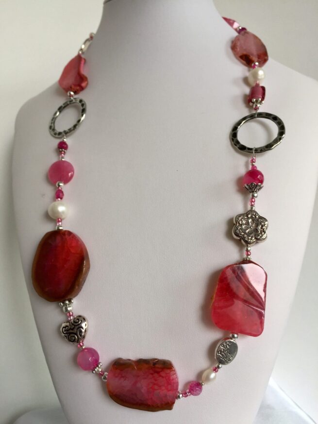 collana rosa-rossa agata perle nome Jaipur busto lato destro
