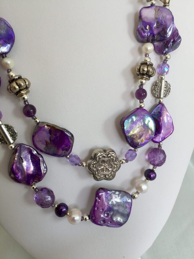 Collana LUMINOSA VIOLA in madreperla e ametista - immagine 5