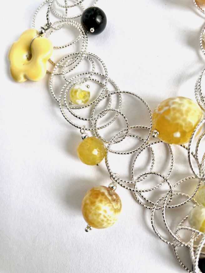 Collana NAUSICAA lunga in Agata gialla e Onice - immagine 5