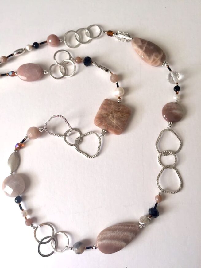 Collana NOCE MOSCATA lunga in Pietra di Luna - immagine 3