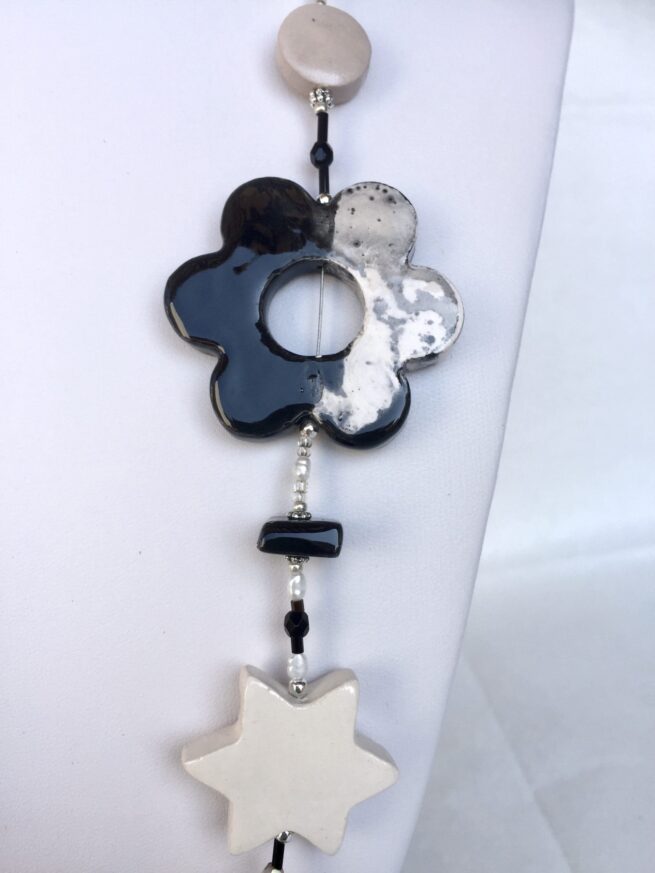 Collana GRAFICA, bianco-nero lunga in ceramica - immagine 6
