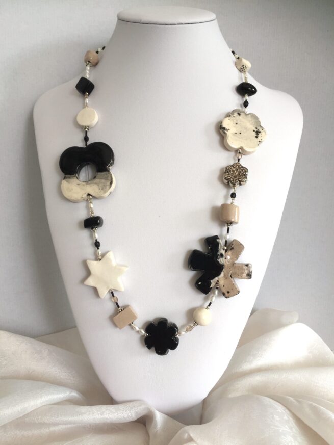 Collana GRAFICA, bianco-nero lunga in ceramica - immagine 8
