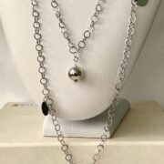 collana lunga tre giri catena acciaio cuori chiamata Cuore Mio fronte busto