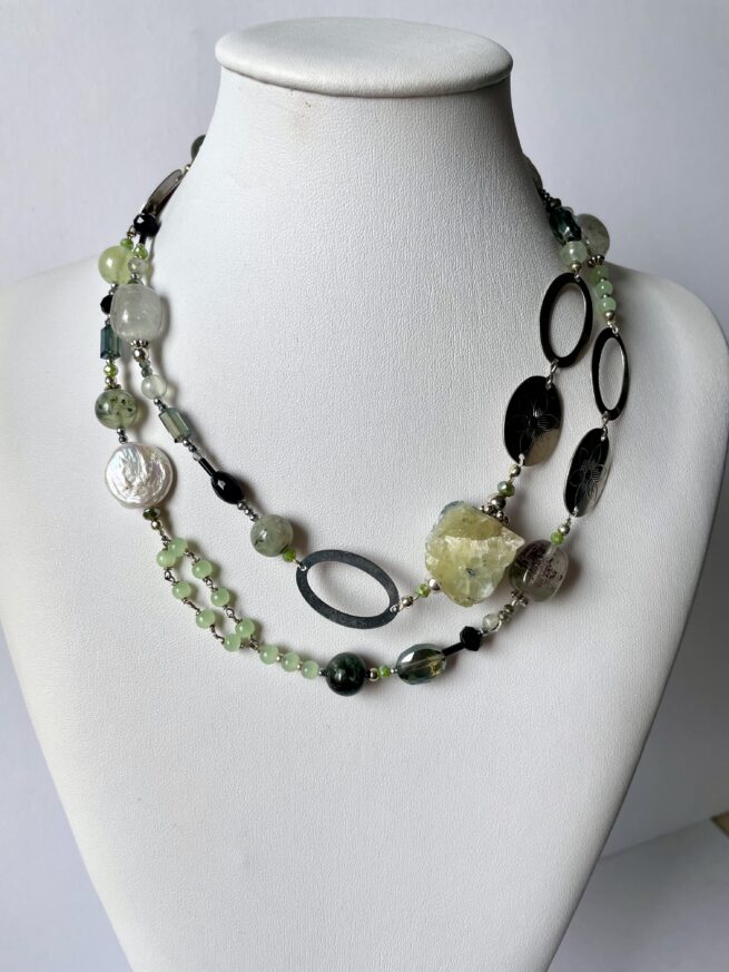 Collana Verde lunga pietre dure di nome Moustiers frontale doppio giro