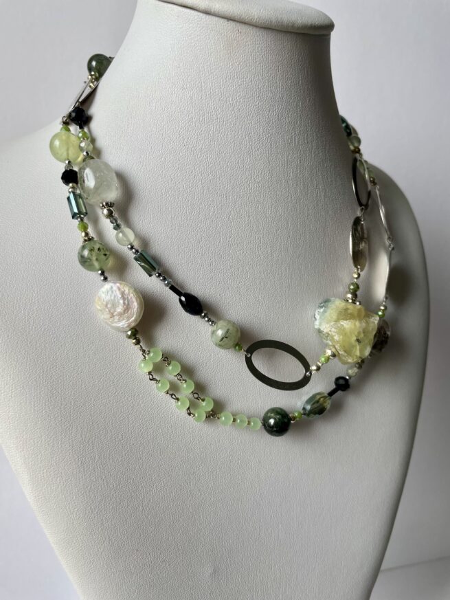 Collana Verde lunga pietre dure di nome Moustiers lato sinistro