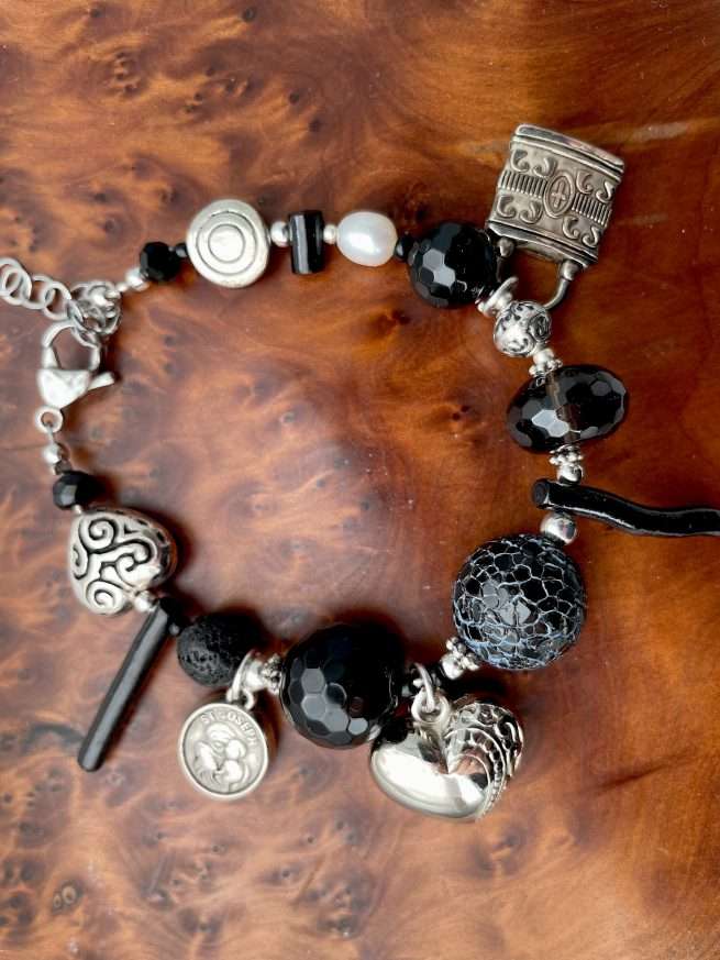Bracciale nero in Pietre dure "CON IL CUORE", regolabile - immagine 3