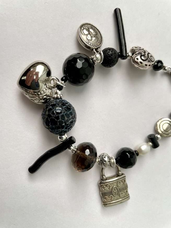 Bracciale nero in Pietre dure "CON IL CUORE", regolabile - immagine 4