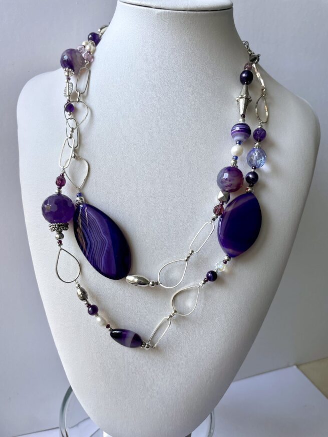 collana viola agata catena chiamata Notturno busto doppia