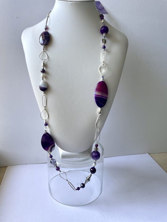 collana viola agata catena chiamata Notturno busto lunga