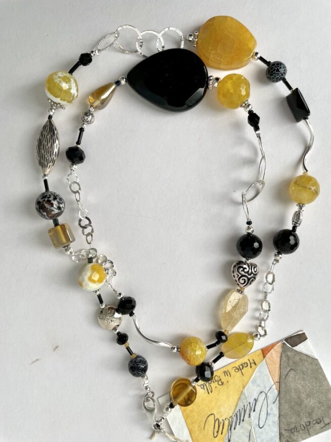 collana lunga pietre dure argento di nome Teodora distesa doppia