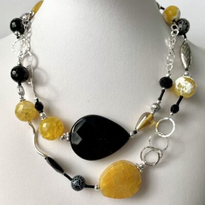 collana lunga pietre dure argento di nome Teodora doppia frontale su busto