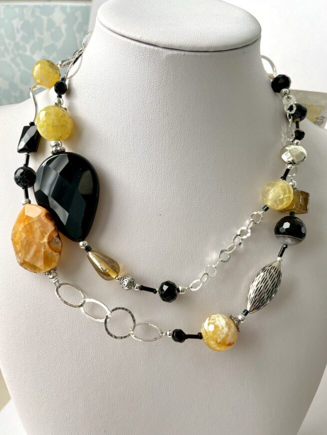 collana lunga pietre dure argento di nome Teodora busto doppia frontale