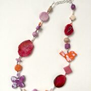 collana rossa rosa ceramica pietre dure di nome Habana distesa intera