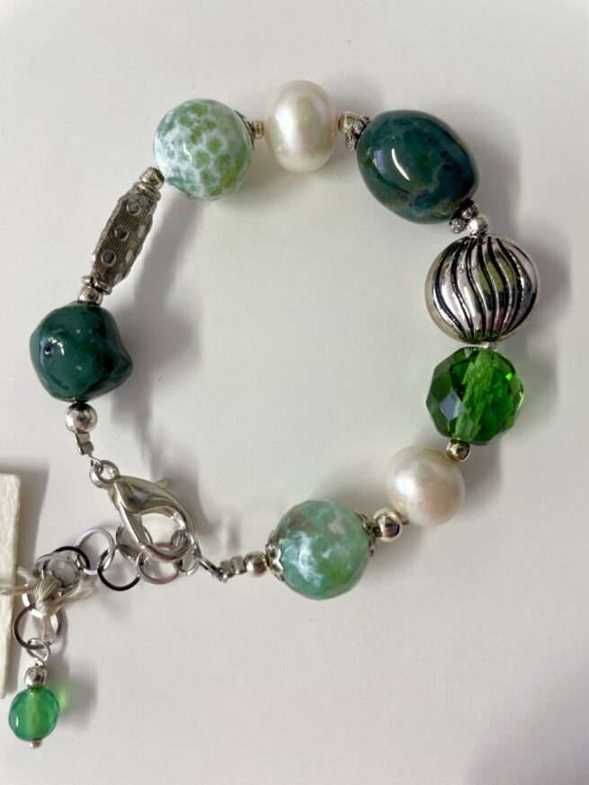 Bracciale pietre dure verdi, perle, pezzo unico