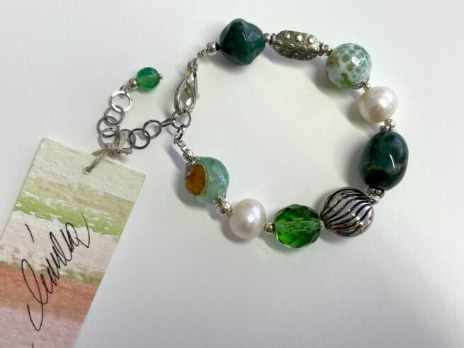 Bracciale pietre dure verdi, perle, pezzo unico