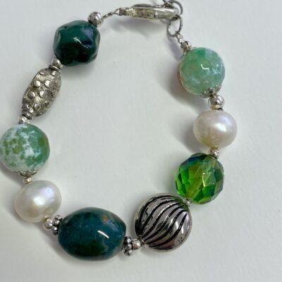 Bracciale pietre dure verdi, perle, pezzo unico
