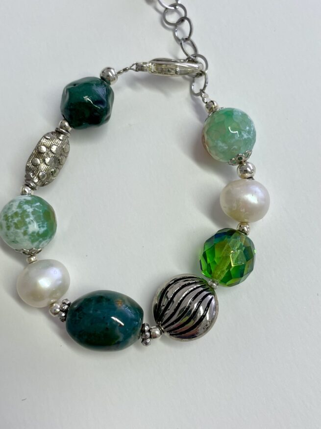 Bracciale pietre dure verdi, perle, pezzo unico