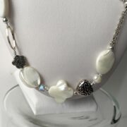 collana madreperla bianca lunga perle cristalli nome Cipria bianca
