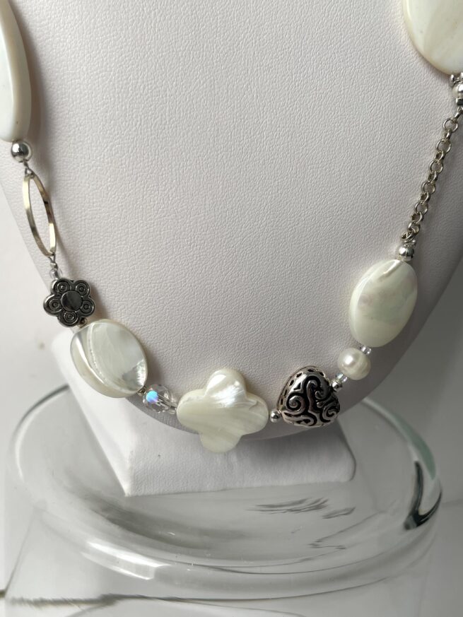 collana madreperla bianca lunga perle cristalli nome Cipria bianca