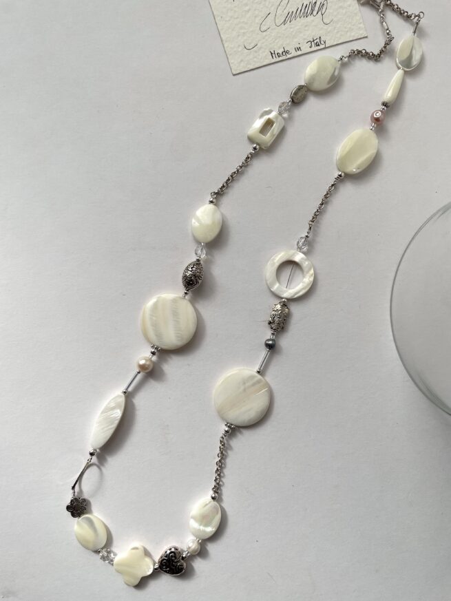 collana madreperla bianca lunga perle cristalli nome Cipria bianca