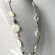 Collana madreperla bianca lunga perle cristalli nome Cipria bianca