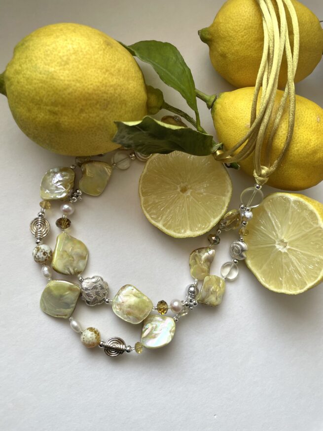 Collana in madreperla e Pietre dure "LUMINOSA LEMON" - immagine 6