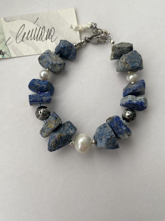 Bracciale in Lapislazzuli grezzi e perle, regolabile. Pezzo unico - immagine 2
