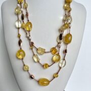 collana Color Oro a 3 fili quarzo cristallo busto frontale foto principale