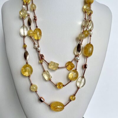 collana Color Oro a 3 fili quarzo cristallo busto frontale foto principale