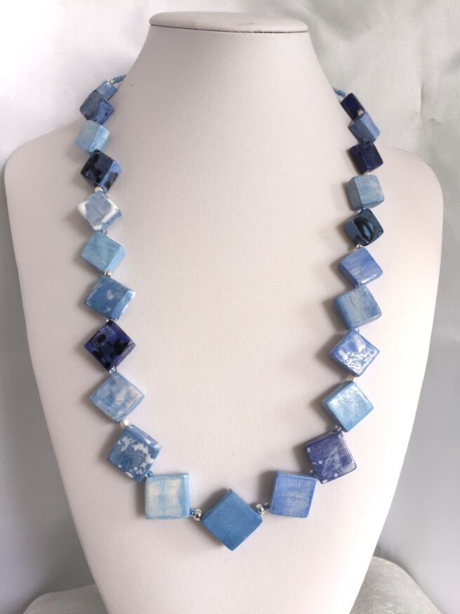 collana azzurra ceramica QUADROTTA - immagine 5